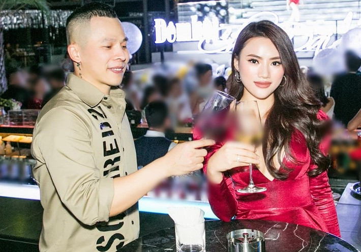 Người đẹp sinh năm 1997 từng không ít lần đăng tải hình ảnh bên ông bầu Vũ Khắc Tiệp. Ảnh: FB Hà Vi Vi.