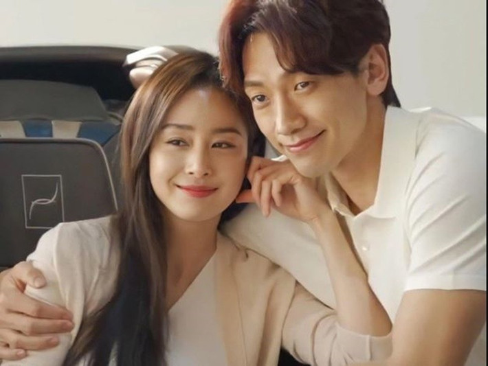 Bi Rain - Kim Tae Hee gặp nhau trên phim trường quay quảng cáo năm 2011. Bi Rain là người chủ động theo đuổi Kim Tae Hee. Ảnh: Znews.