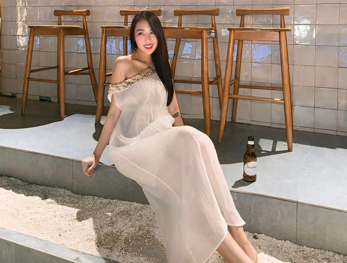 "Sau một đêm, tôi thấy chồng rất căng thẳng. Nếu tôi để cảm xúc đi xuống thì gia đình mình đang đón niềm vui lại thành tiêu cực. Sau một đêm, tôi quyết định sống tích cực", cô nói. Ảnh: FB Tăng Khánh Chi.