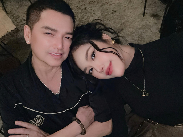 Quang Minh bày tỏ, anh cảm thấy bình yên mỗi khi bên bạn gái. Ảnh: FB Quang Minh.
