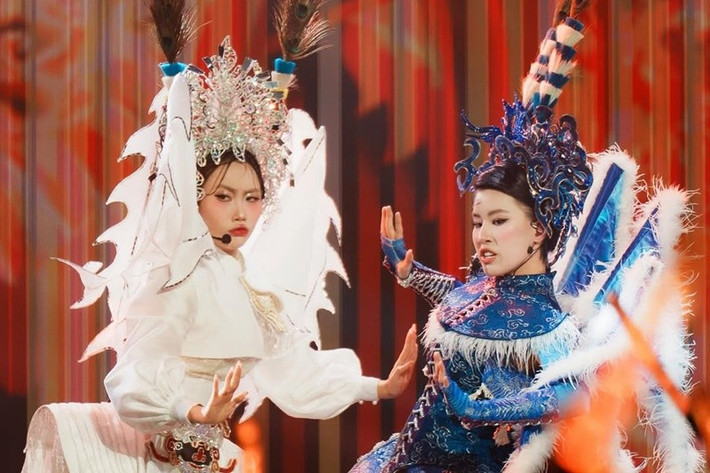 Pháo và Phương Mỹ Chi hết lòng hỗ trợ nhau. Gần đây, Pháo viết lại phần lời cho ca khúc Vũ trụ có anh để Phương Mỹ Chi thi Sing! Asia 2025. Ảnh: FB Pháo.