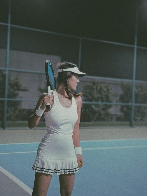 Nam Thư hé lộ cuộc sống đời thường. Cô chia sẻ những khoảnh khắc trên sân đánh tennis. Ảnh: FB Nam Thư.