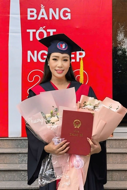 Trịnh Kim Chi vừa nhận bằng thạc sĩ chuyên ngành Nghệ thuật Điện ảnh - Truyền hình tại Trường Đại học Sân khấu - Điện ảnh TP HCM. Ảnh: FB Trịnh Kim Chi.