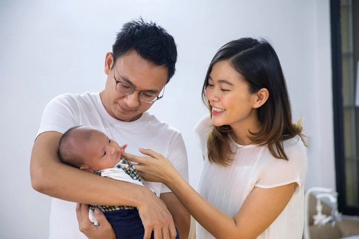 Tháng 4/2023, khi tổ chức tiệc đầy tháng cho con trai, Á hậu Mâu Thủy lần đầu công khai chồng doanh nhân. Theo Tiền Phong, chồng Mâu Thủy lớn hơn cô 2 tuổi và làm kinh doanh nhưng không phải đại gia. Ảnh: FB Mâu Thủy.