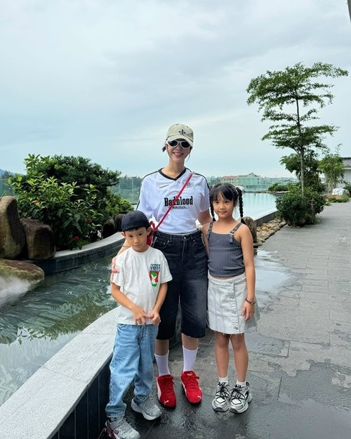 Diệp Lâm Anh đưa hai con đi nghỉ dưỡng ở Đà Nẵng - Hội An. Ảnh: FB Diệp Lâm Anh.