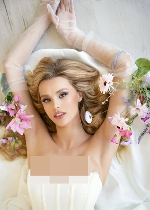 Nhiều chuyên trang sắc đẹp và khán giả nhận xét mỹ nhân CH Czech sở hữu gương mặt xinh đẹp như búp bê với đôi mắt xanh biếc đầy quyến rũ, chiếc mũi cao, đôi môi gợi cảm. Ảnh: Instagram Krystyna Pyszkova.