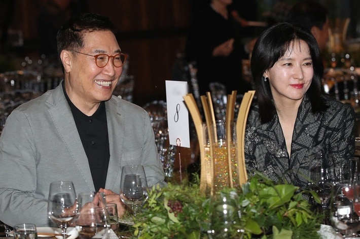 Vợ chồng Lee Young Ae mỗi ngày đều dành cho nhau nụ hôn. Ảnh: Tiền Phong.