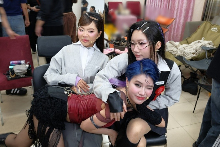 Phương Mỹ Chi và Pháo theo đuổi dòng nhạc, phong cách thời trang khác nhau. Ảnh: FB Phương Mỹ Chi.