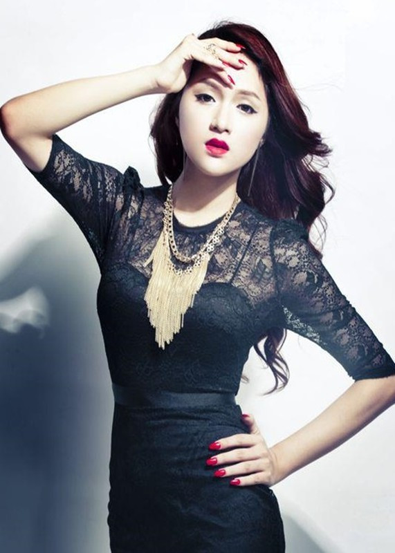 Sau Vietnam Idol 2012, Hương Giang đã có những bước tiến đáng kể trong sự nghiệp. Người đẹp ca hát, đóng phim, tham gia nhiều chương trình truyền hình thực tế. Ảnh: FB Hương Giang.