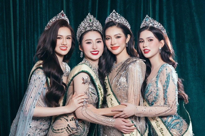 Tân Hoa hậu Trâm Anh đọ sắc 3 á hậu: Bùi Lý Thiên Hương, Phan Trần Linh Đan và Trịnh Mỹ Anh sau chung kết. Ảnh: Hoa hậu Trái đất Việt Nam.