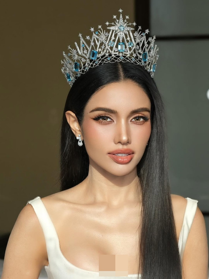 Trước khi thi Hoa hậu Hoàn vũ Thái Lan 2025, người đẹp chia tay bạn trai. Ảnh: Instagram Veena Praveenar Singh.