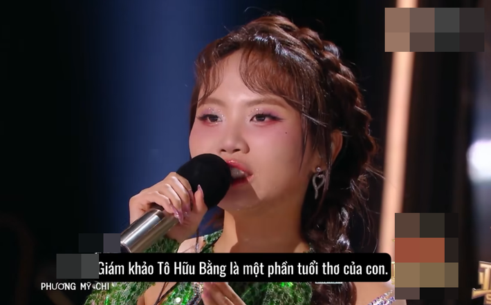 Nữ ca sĩ cho biết, giám khảo Tô Hữu Bằng là thần tượng tuổi thơ của cô. Phương Mỹ Chi còn tiết lộ, cô thường xem phim Hoàn Châu cách cách mỗi lần ăn cơm. Trong phim, Tô Hữu Bằng đóng vai Ngũ A Ca. Ảnh: FB Phương Mỹ Chi.