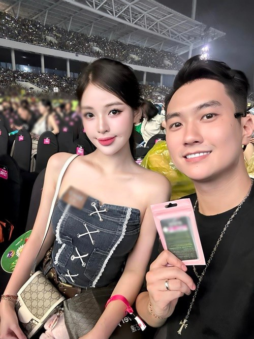 Diễn viên Anh Tuấn kết hôn với chuyên viên trang điểm Lâm Diễm Quỳnh vào năm 2022. Cặp đôi hiện tại có hai con chung: đủ nếp, đủ tẻ. Ảnh: FB Anh Tuấn.
