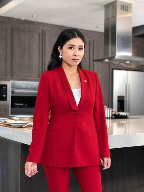 Trước khi bị phạt, trong 4 tháng qua, Hoàng Linh một mực giữ im lặng, vẫn mở chức năng bình luận với người lạ trên trang cá nhân Facebook dù bị chỉ trích vì ồn ào quảng cáo Hiup 27 và Cilonmum. Ảnh: FB Hoàng Linh.