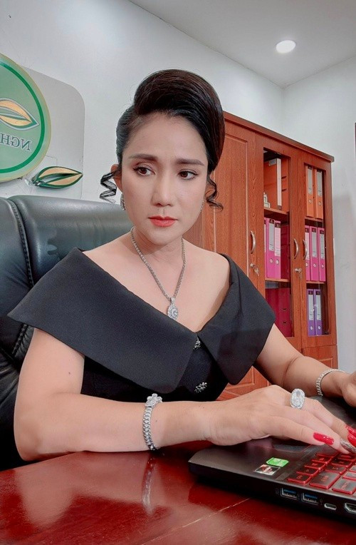 Theo Znews, tháng 4/2025, MC Cát Tường cho biết, trong quá trình hoạt động phát sinh nhiều vấn đề không thể giải quyết, nên buộc phải đóng cửa sân khấu mang tên cô.