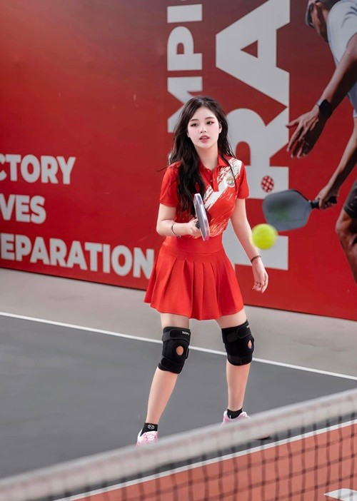 Lâm Diễm Quỳnh chăm tập pickleball để giữ dáng. Ảnh: FB Anh Tuấn.