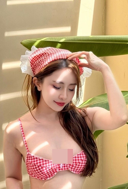 "Cá sấu chúa" Quỳnh Nga chú thích cho bộ ảnh mới: "Hóa ra, độc thân là hình phạt nặng nhất cho kẻ xinh đẹp". Ảnh: FB Quỳnh Nga.