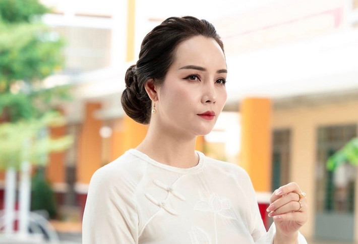 “Xin tiễn biệt anh – người thuyền trưởng tài ba, người truyền cảm hứng không biết mệt mỏi…Cầu mong anh yên nghỉ thanh thản nơi vĩnh hằng”, Mai Thu Huyền bày tỏ. Ảnh: FB Mai Thu Huyền.