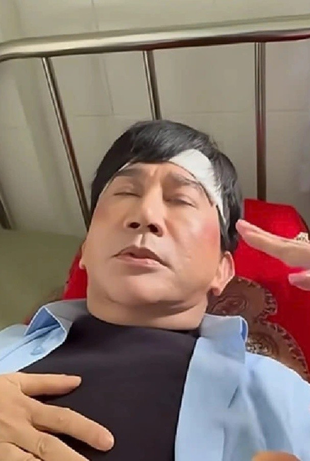 Hình ảnh Kim Tử Long nằm trên giường bệnh chỉ là phân cảnh bộ phim Yêu nhau ngày nắng ấm. Ảnh chụp màn hình.