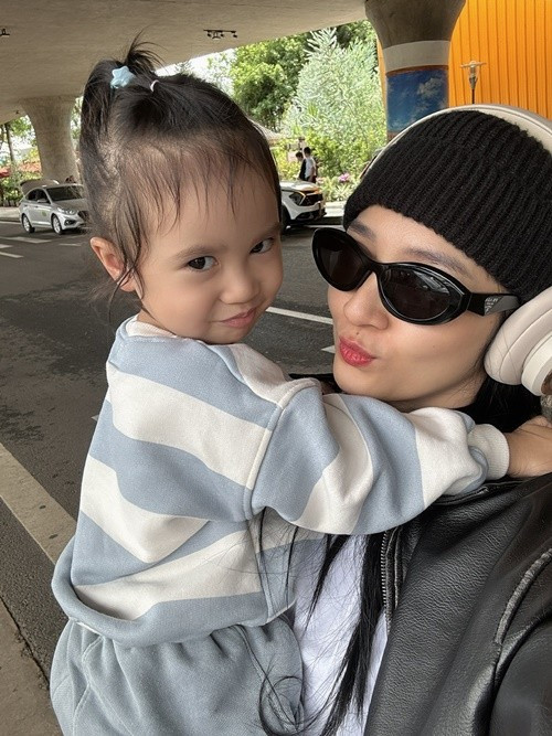 Con gái Bảo Anh năm nay 2 tuổi, sở hữu gương mặt đáng yêu. Ảnh: FB Bảo Anh.