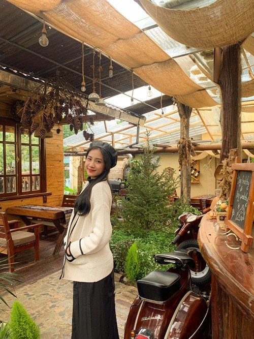 Mỹ nhân Phú Yên thường trang điểm nhẹ nhàng khi đi chơi. Ảnh: FB Trúc Linh.