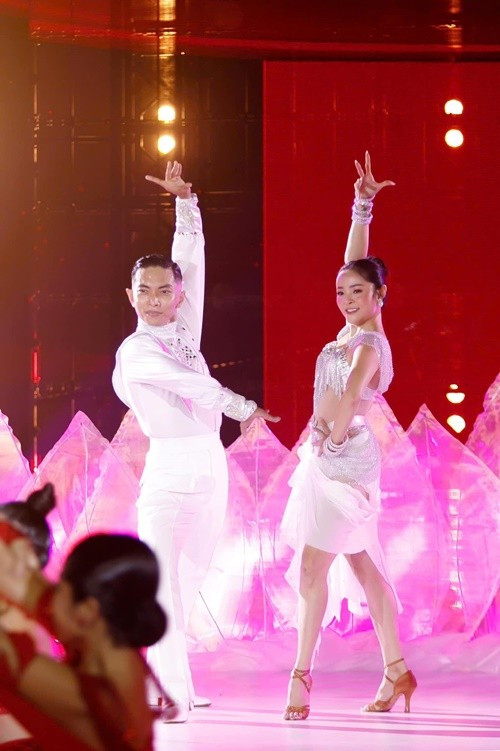 Sau đó, Thu Hương bắt đầu hành trình theo đuổi đam mê dancesport. Ảnh: FB Thu Hương.