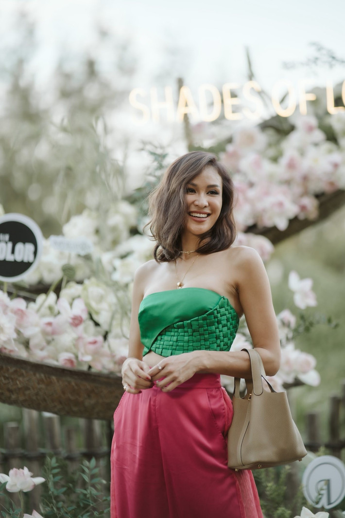 Phương Mai chia sẻ trên Tiền Phong, cô thực sự hạnh phúc và nhẹ nhõm khi cuối cùng cũng giải quyết xong chuyện ly hôn. “Nếu nói sau đây tôi sẽ bắt đầu cuộc sống mới thì không đúng, chính xác là tôi quay trở lại với cuộc sống cũ tốt đẹp mà tôi đã bỏ dở mấy năm nay. Tôi háo hức khi được quay trở lại với thế giới riêng của mình", nữ MC bày tỏ. Ảnh: MC Phương Mai.