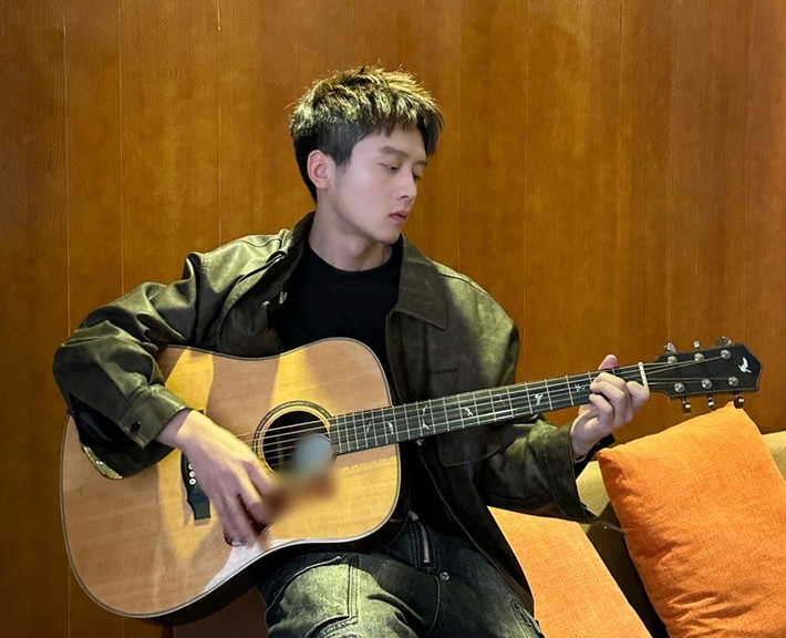 Vương Hoằng Hạo tích cực ra mắt các sản phẩm âm nhạc sau The Voice of China 2021. Ảnh: Weibo Vương Hoằng Hạo.