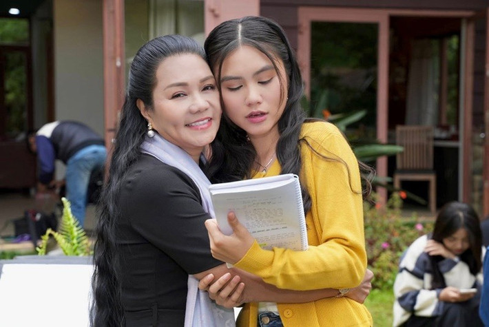 Gần đây, Hà Tiên quay phim Yêu nhau ngày nắng ấm. Ảnh: FB Ngọc Huyền.