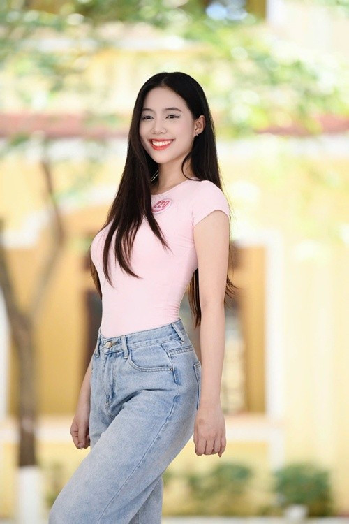 Á hậu Trần Ngọc Châu Anh có nét đẹp đậm chất Á Đông. Cô cao 1m70, có số đo ba vòng 86-60-90cm. Ảnh: FB Châu Anh.