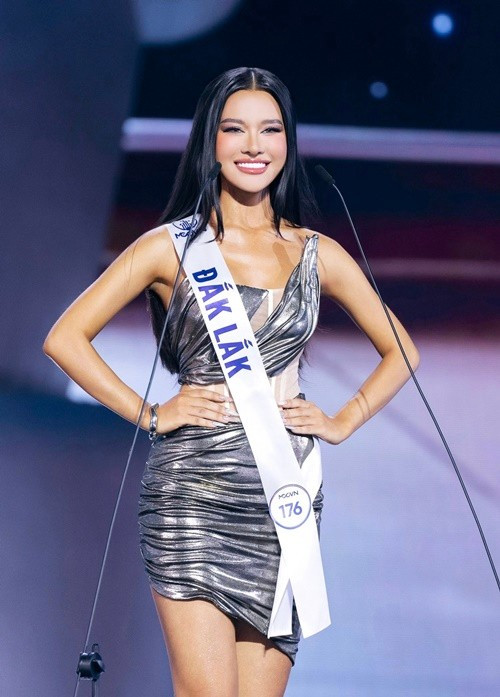 Senaivi cao 1m67, có số đo ba vòng 85-61-93cm. Ảnh: FB Mlô H Senaivi.