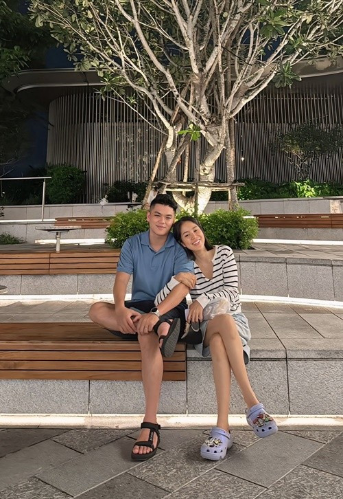 Sau 8 năm về chung một nhà, vợ chồng Lê Phương vẫn khiến nhiều người phải ghen tị với những khoảnh khắc ngọt ngào bên nhau. Ảnh: FB Lê Phương.