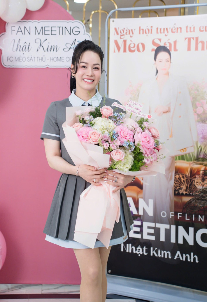 Nữ diễn viên chia sẻ trên Vietnamnet cô sẽ trở lại đóng phim khi con cứng cáp bởi vậy hiện tại tích cực tìm kiếm kịch bản hay.