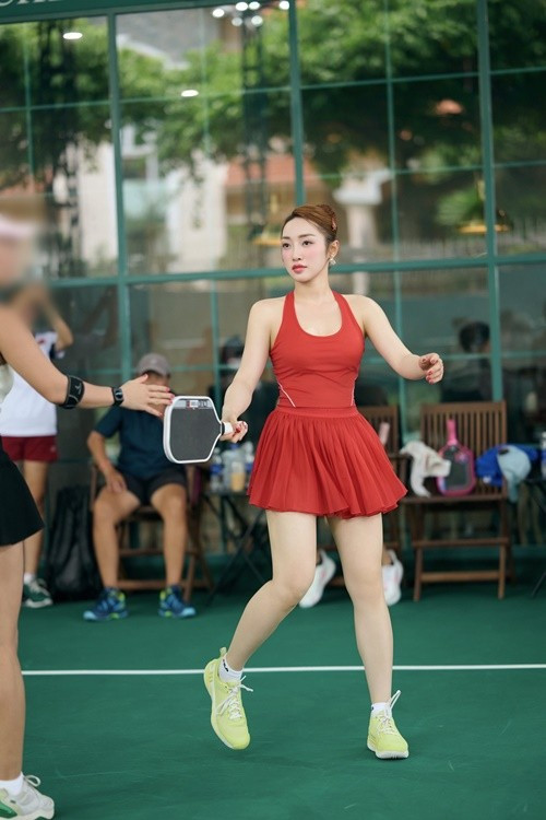 Lý Thùy Chang cùng Chi Bảo tổ chức các giải đấu pickleball cho bạn bè và các nghệ sĩ. Ảnh: FB Lý Thùy Chang.