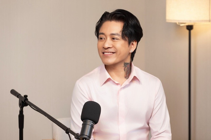 "Điều đặc biệt mà em vui nhất cuối cùng cũng đã thực hiện được, là giờ đây anh đã cùng em tu tập, vậy là em đã có bạn đồng tu luôn đồng hành cùng em trên con đường này rồi", vợ Tuấn Hưng viết. Ảnh: FB Tuấn Hưng.