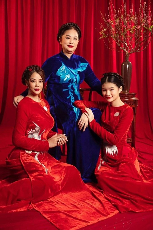 Bà Minh Phương - mẹ đẻ Trương Ngọc Ánh sinh năm 1958, từng là hoa khôi Hà thành. Ảnh: FB Trương Ngọc Ánh.