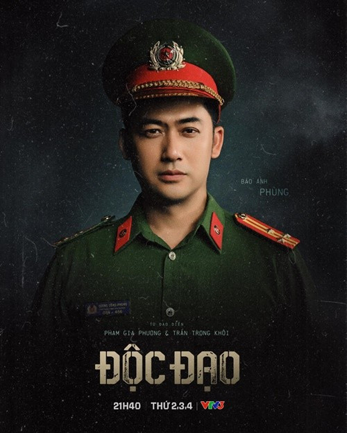 "Trong suốt nhiều năm đóng vai chiến sĩ công an, tôi luôn phải học hỏi. Mỗi phim, mỗi kịch bản đều phải nghiên cứu kỹ. Vẫn bộ trang phục ấy, vẫn gương mặt ấy nhưng làm sao phải là một người khác", Bảo Anh chia sẻ trên Vietnamnet.