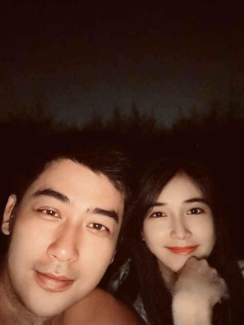 Mới đây, trên trang cá nhân, Bảo Anh đăng tải hình ảnh bên vợ. Nam diễn viên cho biết, 13 năm trước, cả hai bắt đầu hẹn hò.