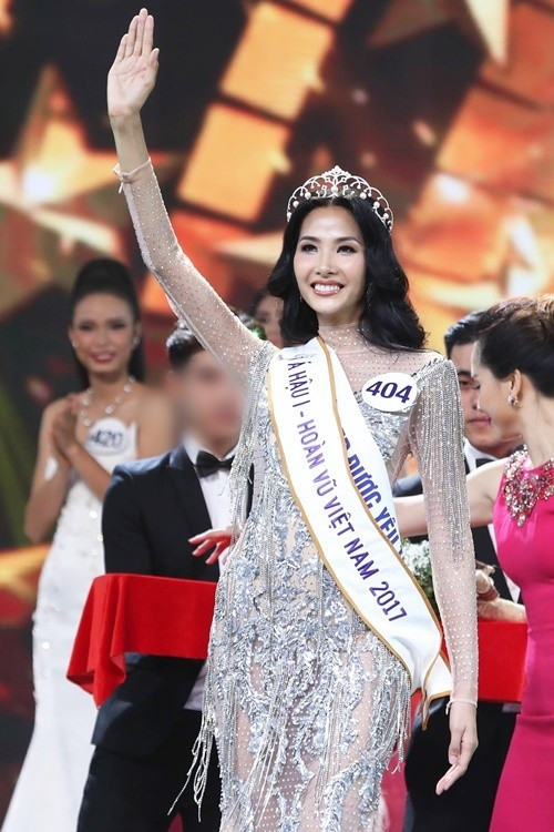 Hoàng Thùy đoạt Á hậu 1 Hoa hậu Hoàn vũ Việt Nam 2017. Năm 2019, cô vào top 20 Hoa hậu Hoàn vũ Thế giới. Ảnh: FB Hoàng Thùy.