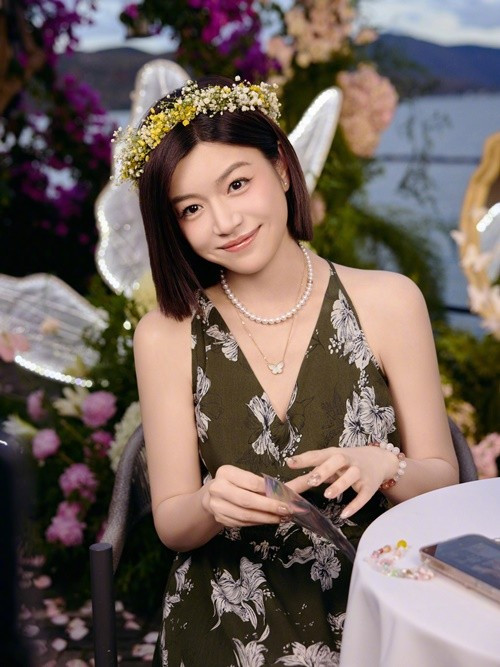 Một nguồn tin cho biết, Trần Nghiên Hy còn yêu Trần Hiểu nên mất nhiều thời gian để buông bỏ cuộc hôn nhân không còn hạnh phúc. Ảnh: Weibo Trần Nghiên Hy.