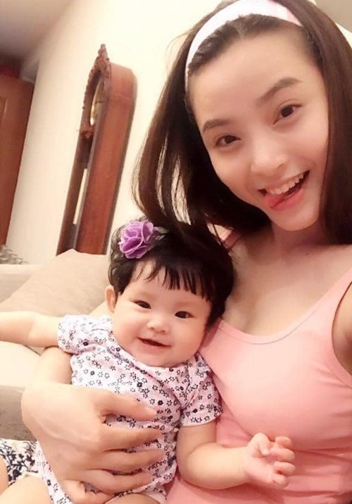 Hải Băng mong con gái lớn lên sẽ trổ mã. Ảnh: FB Hải Băng.