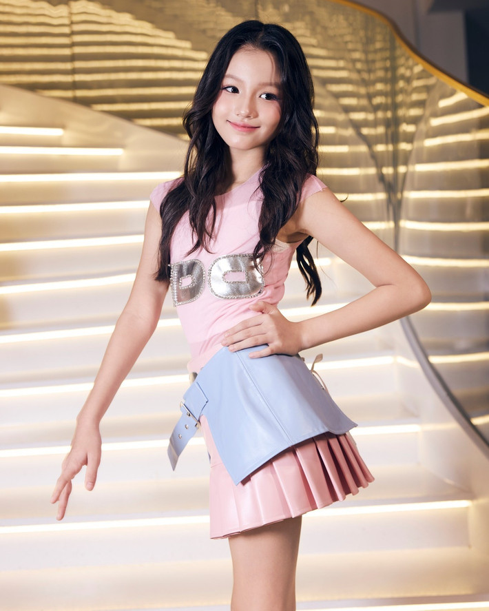 Vào tháng 8/2025, con gái Phương Vy Idol làm người mẫu nhí, thần thái được khen hết lời.