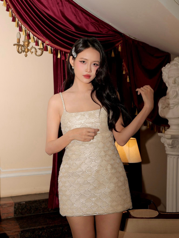 Chia sẻ loạt ảnh mới nhất, Trương Mỹ Nhân viết trên trang cá nhân: "Tăng vài kg là bị đồn có bầu".