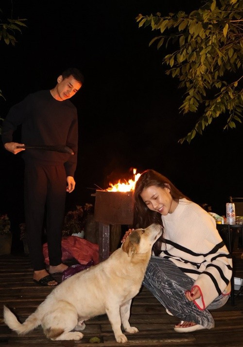 Vợ chồng Lương Thế Thành thuê một homestay có tầm nhìn đẹp. Ảnh: FB Thúy Diễm.