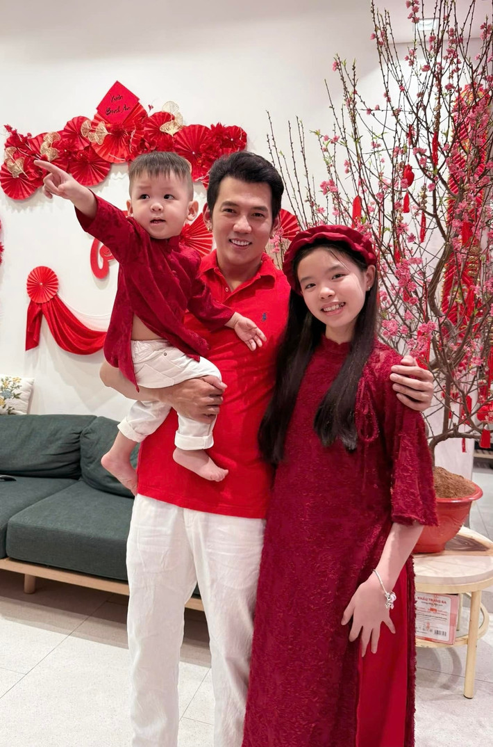 Lý Bình luôn yêu thương bé Mia - con gái riêng của Phương Trinh Jolie không khác gì con ruột. Ảnh: FB Lý Bình.