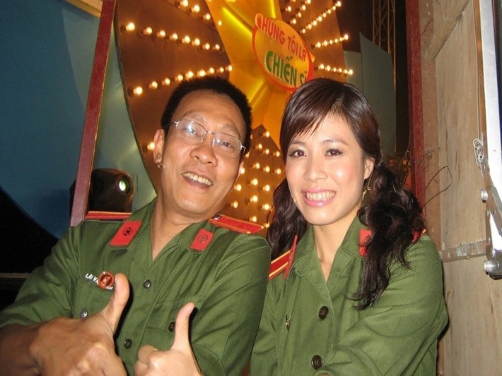 Theo Người Đưa Tin, sau khi nhà báo Lại Văn Sâm rời khỏi vị trí MC Chúng tôi là chiến sĩ, Quang Minh, Việt Anh, Đức Bảo và Đặng Quốc Duy lần lượt thay thế nhà báo Lại Văn Sâm dẫn dắt chương trình. Ảnh: Znews.