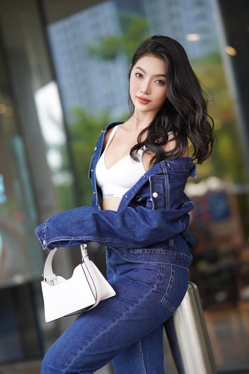 "Tôi bất ngờ vì không nghĩ mình là một trong những người bị loại đầu. Nhưng tôi không có gì phải tiếc nuối vì có khoảng thời gian vui vẻ với mọi người. Tôi mong các bạn sống đúng với cảm xúc, tiến tới với người mình có cảm tình", cô nói. Ảnh: FB Thu Uyên.