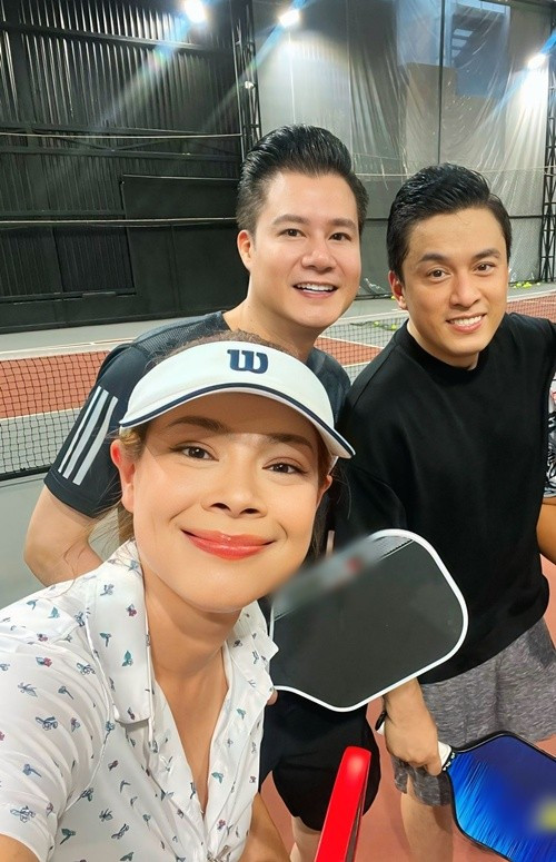 “Mình bắt đầu thấy pickleball thú vị, vui, giảm stress, vận động cơ thể tốt, không giống như một số người “hù” là không biết chơi dễ bị chấn thương, người mới đánh dở quá không ai thèm chơi chung…”, Thanh Thảo trải lòng. Ảnh: FB Thanh Thảo.