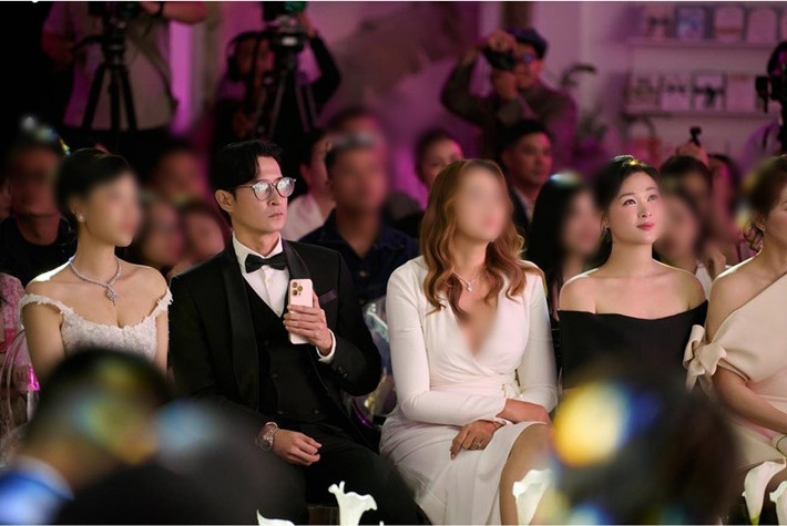 Huy Khánh và Mạc Anh Thư cùng đến dự một show diễn thời trang để ủng hộ Cát Cát làm người mẫu nhí. Ảnh: FB Huy Khánh.