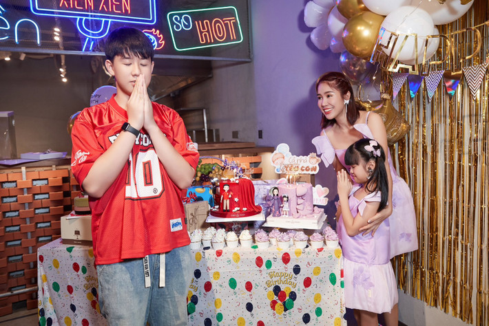 Mới đây, Lê Phương cùng hai con tổ chức sinh nhật chung bên gia đình.